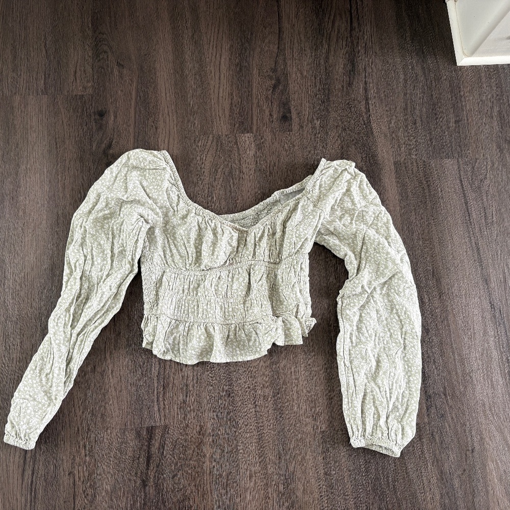 Hollister cropped long sleeve blouse